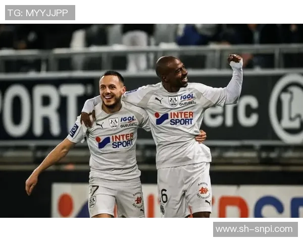 佛罗伦萨与甘冈的精彩对决揭示足球战术与团队协作的完美结合